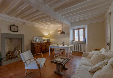 Appartamento Mancini: Furniture, Picture Frame, Table, Building, Wood, Window, Couch, Houseplant, Interior Design, Flooring