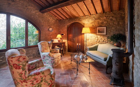 Borgo Al Castello: Furniture, Building, Couch, Table, Interior Design, Living Room, Wood, Flooring, Floor, Picture Frame