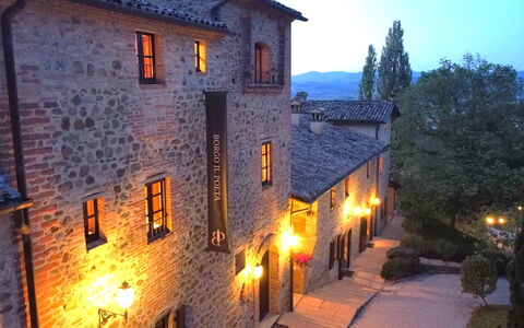 Borgo Al Castello: Sky, Window, Building, Plant, Tree, House, Dusk, Facade, Landscape, City