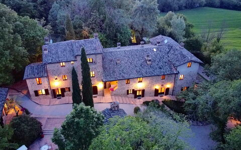 Borgo Al Castello: Building, Plant, Property, Window, Light, Nature, House, Tree, Cottage, Rural Area