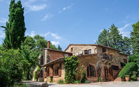 Villa Pania: Cloud, Plant, Sky, Window, Tree, Cottage, Building, Grass, Facade, Natural Landscape