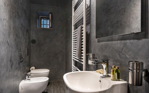 San Tommaso: Brown, Tap, Mirror, Plumbing Fixture, Sink, Bathroom Sink, Bathroom, Window, Purple