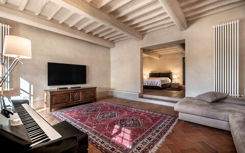 San Tommaso: Furniture, Property, Couch, Comfort, Wood, Interior Design, Lighting, Flooring, Living Room, Floor