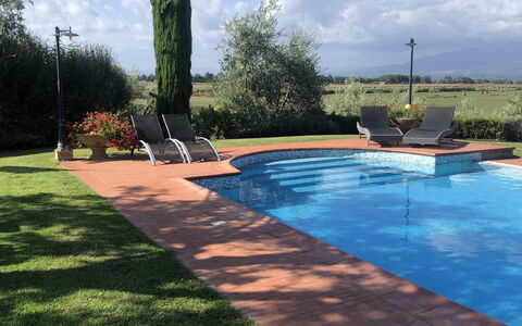Il Campanile: Cloud, Water, Sky, Plant, Daytime, Property, Tree, Shade, Architecture, Natural Landscape