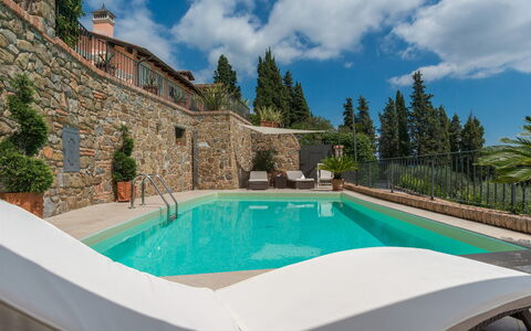 Villa Vico: Water, Cloud, Building, Plant, Sky, Property, Swimming Pool, Azure, Tree, Architecture