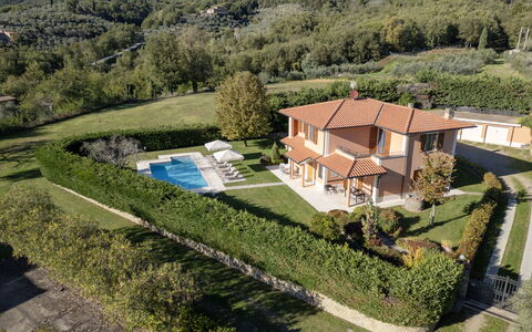 Villino Setteponti: Swimming Pool, Residential Area, House, Roof, Estate, Home, Resort, Garden, Cottage, Lawn