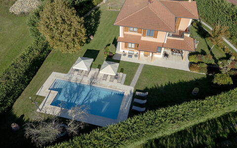 Villino Setteponti: Swimming Pool, Residential Area, House, Home, Roof, Estate, Resort, Human Settlement, Lawn, Villa