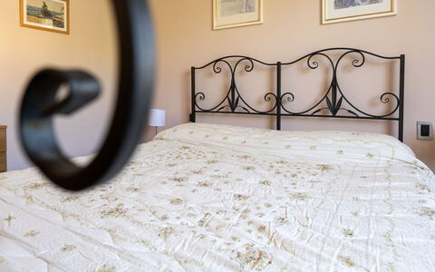 Villino Setteponti: Bed, Bedding, Bedroom, Bed Sheet, Linens, Interior Design, Furniture, Bed Frame, Room, Floor