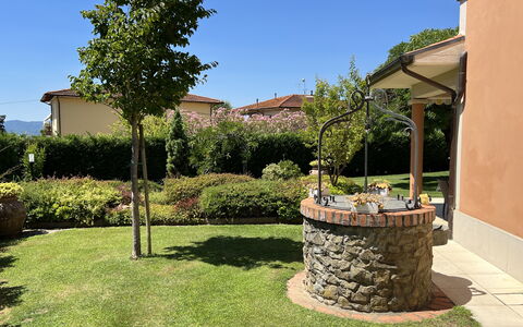Villino Setteponti: Plant, Sky, Building, Tree, Land Lot, Grass, House, Shrub, Landscape, Residential Area