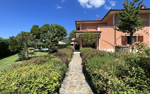 Villino Setteponti: Sky, Plant, Cloud, Property, Building, Window, Tree, Land Lot, Architecture, House