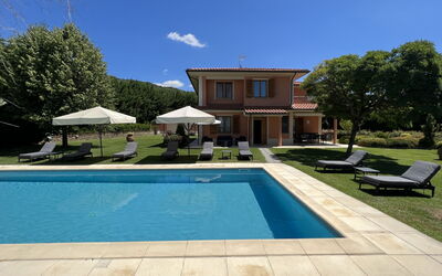 Villino Setteponti: Plant, Sky, Property, Water, Swimming Pool, Building, Azure, Shade, Cloud, Grass