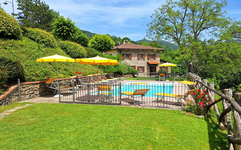 Villa Renaccio: Swimming Pool, Resort, Human Settlement, Eco Hotel, Thermae, Estate, Hacienda, Villa, Garden, Resort Town