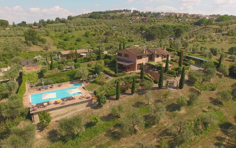 Villa i Colli: Plant, Sky, Plant Community, Cloud, Ecoregion, Natural Landscape, Land Lot, Tree, Building, Landscape