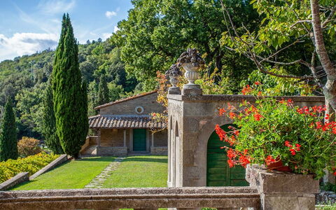 Villa Torreone: Plant, Building, Property, Window, Sky, Flower, Cloud, Tree, Vegetation, Cottage