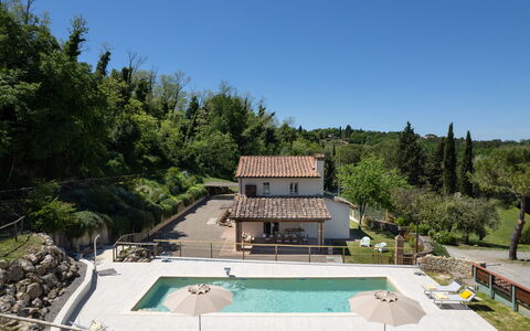 Villa Noemi: Plant, Sky, Tree, Building, Landscape, Swimming Pool, Leisure, Roof, Urban Design, House