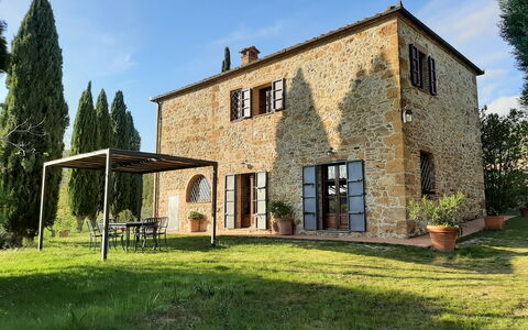 Casa Banditello: Sky, Plant, Building, Window, Cloud, Tree, Natural Landscape, House, Land Lot, Flowerpot