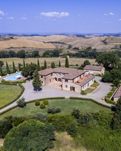 Villa Sulle Crete: Cloud, Plant, Sky, Tree, Nature, Land Lot, Landscape, Urban Design, Rural Area, Plain