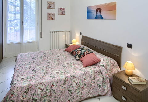 Apartment Fernanda 2 - Levanto: Furniture, Property, Window, Comfort, Wood, Textile, Interior Design, Architecture, Floor, Building