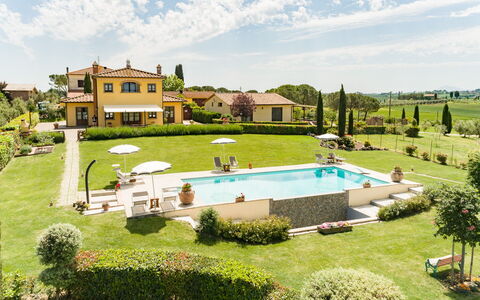 Villa Dei Ciliegi: Cloud, Plant, Sky, Building, Swimming Pool, Water, Tree, Land Lot, Grass, Leisure