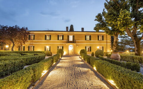 Villa Pianoia: Sky, Plant, Building, Tree, Cloud, House, Window, Grass, Landscape, Residential Area