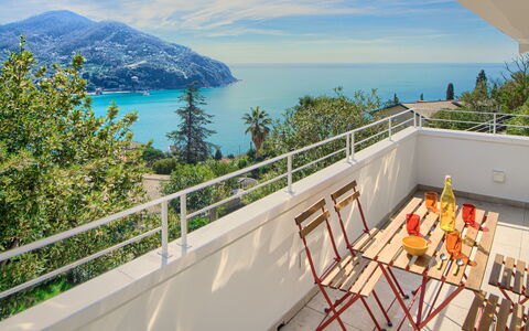 Casa Grande Mare - Levanto: Sky, Water, Daytime, Property, Cloud, Azure, Building, Fence, Wood, Coastal And Oceanic Landforms