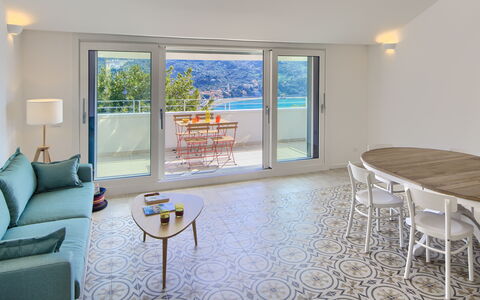 Casa Grande Mare - Levanto: Table, Furniture, Property, Chair, Wood, Interior Design, Flooring, Couch, Floor, Shade