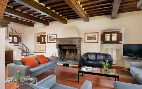 Villa Castelluccio - Arezzo, Toscana: Couch, Property, Table, Furniture, Picture Frame, Wood, Living Room, Interior Design, Lighting, Studio Couch