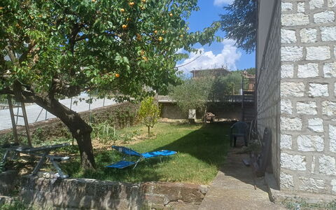 Casa Della Selce: Garden, Backyard, Brick, Shade, Yard