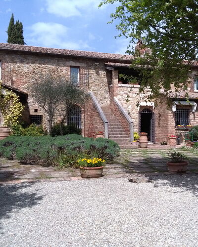 Villa Fulvia: Plant, Sky, Window, Cloud, Building, Tree, House, Road Surface, Residential Area, Cottage