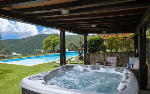 Villa Olivi - Subbiano, Toscana, Pool And Nature: Water, Plant, Property, Bathtub, Swimming Pool, Building, Azure, Shade, Interior Design, Jacuzzi