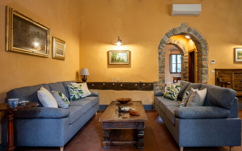 Villa Belvedere - Ambra: Furniture, Interior Design, Flooring, Couch, Wall, Floor, Wood, Room, Living Room, Table