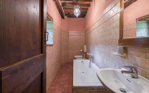 Colle Degli Ulivi - Cortona, Pool, Nature, Privacy: Brown, Mirror, Tap, Plumbing Fixture, Sink, Property, Building, Bathroom Sink, Bathroom, Wood