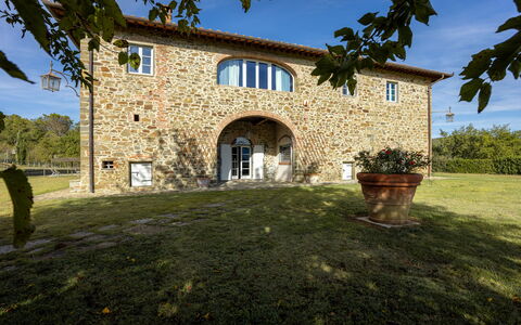 Villa Leopolda Selvarella: Shrub, Estate, Farmhouse, Cottage, Garden, Lawn, Landscaping, Yard, Hacienda, Villa