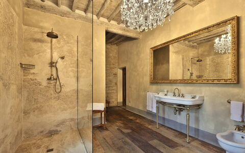 Villa Dell'abate: Mirror, Property, Tap, Plumbing Fixture, Sink, Bathroom, Wood, Lighting, Building, Interior Design