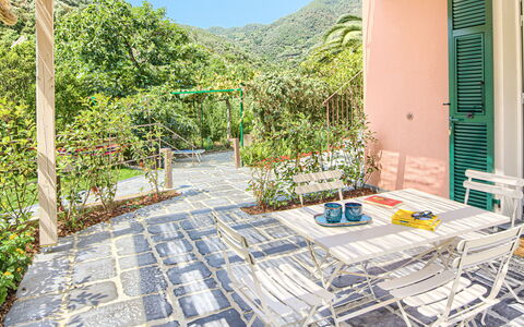 La Casa Dei Glicini - Levanto: Plant, Building, Sky, Outdoor Furniture, Shade, Leisure, Residential Area, Urban Design, Swimming Pool, Real Estate