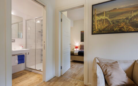 Betty Florence Charming Modern Apartment Near Piaz: Mirror, Property, Furniture, Building, Bathroom Cabinet, Wood, Bathroom, Comfort, Plumbing Fixture, Interior Design