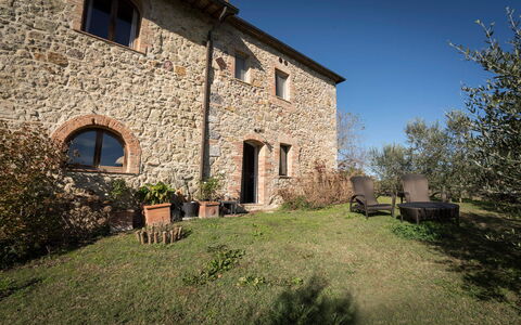 Lina - Podere Ribatti - Casole D'elsa, Toscana: Plant, Property, Sky, Window, Grass, Natural Landscape, Building, Cottage, Rural Area, Landscape