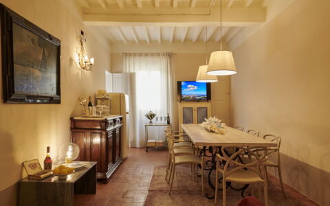 Casa Ada e Sabo: Table, Picture Frame, Furniture, Property, Building, Wood, Lighting, Chair, Interior Design, Flooring