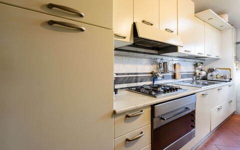 Residenza Del Desco: Cabinetry, Countertop, Kitchen Appliance, Kitchen Stove, Gas Stove, Kitchen, Drawer, Wood, Stove, Home Appliance