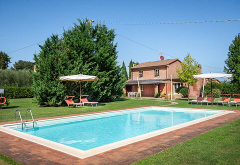 Le Vigne 4: Water, Sky, Property, Plant, Swimming Pool, Building, Tree, Grass, Window, Leisure