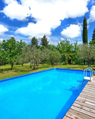 Maggiano: Water, Cloud, Sky, Plant, Daytime, Property, Swimming Pool, Blue, Azure, Tree