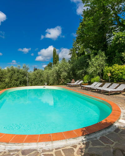 Ortensia: Water, Sky, Cloud, Water Resources, Property, Plant, Swimming Pool, Azure, Blue, Tree