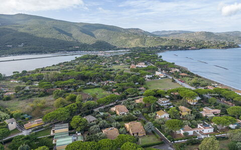 Giannella Beach Residence Apartment - Giannella, G: Water, Sky, Cloud, Water Resources, Building, Mountain, Coastal And Oceanic Landforms, Lake, Urban Design, Tree