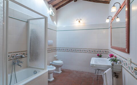 Villa Belvedere: Property, Plumbing Fixture, Sink, Bathtub, Tap, Bathroom, Building, Mirror, Interior Design, Plant