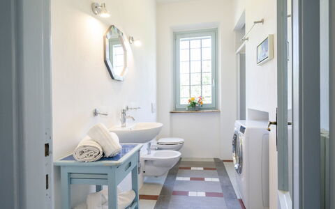 Accommodation:&nbsp;Nespola Holiday Home