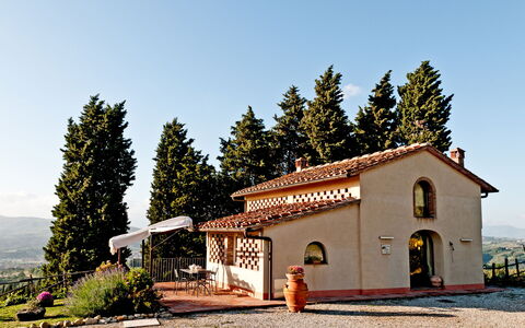 Cottage Botinaccio: Sky, Plant, Building, Tree, Door, Window, Cottage, Leisure, Facade, Landscape