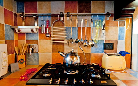 Cottage Botinaccio: Gas Stove, Building, Kitchen, Cabinetry, Wood, Automotive Design, Kitchen Stove, Interior Design, Kitchen Appliance