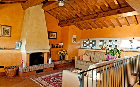 Cottage Botinaccio: Property, Furniture, Couch, Building, Wood, Interior Design, Picture Frame, Living Room, Wall, Window
