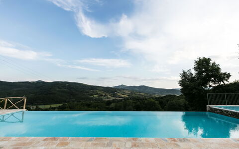 Villa Niccione: Cloud, Water, Sky, Water Resources, Building, Swimming Pool, Plant, Azure, Tree, House
