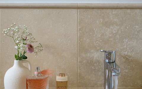 Nocellara Spereto Apartment With Pool, Montaione: Tap, Property, Plumbing Fixture, White, Sink, Flowerpot, Plant, Bathroom Sink, Bathroom, Interior Design